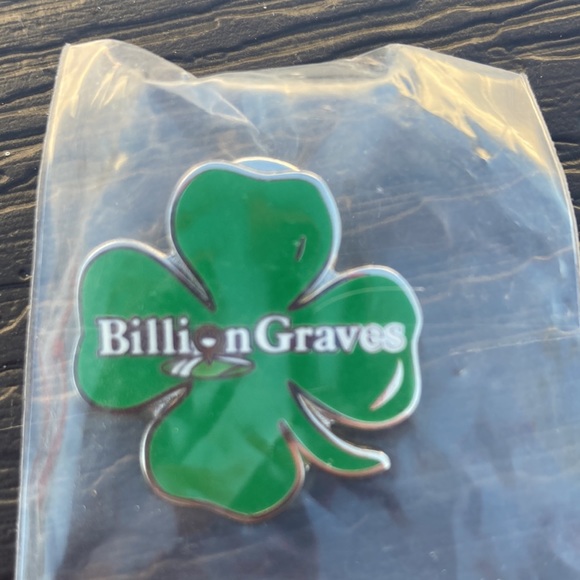 📌Billion Graves Collection 3 tac pins new in package - Picture 4 of 8